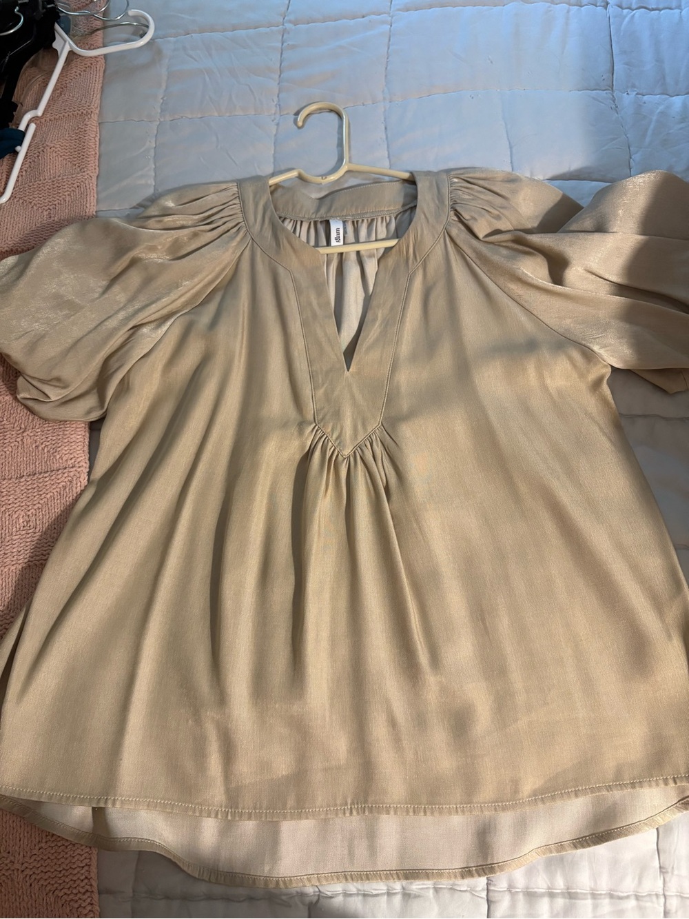 glam Shimmer Puff-Sleeve V-Neck Blouse in Light beige Gold